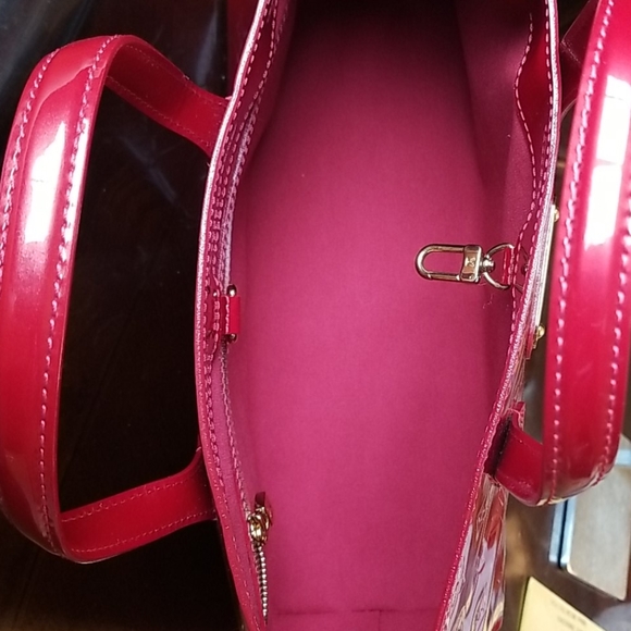 Lous Vuitton Vernis Wilshire PM Pomme D'amour - Picture 2 of 16